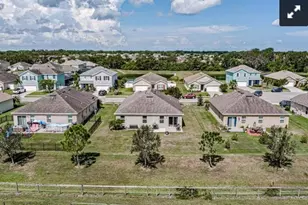 7114 58th Terrace E, Palmetto, FL 34221 - Photo 3