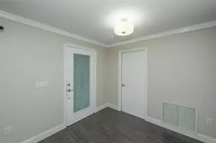 1625 Bay Hill Cir, Sarasota, FL 34232 - Photo 7