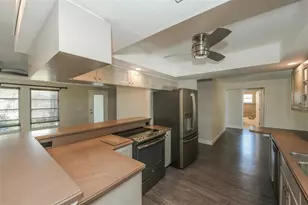 1625 Bay Hill Cir, Sarasota, FL 34232 - Photo 13