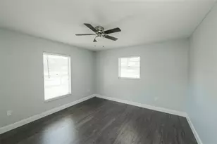 1625 Bay Hill Cir, Sarasota, FL 34232 - Photo 25