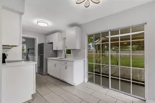 2522 Stratford Dr, Sarasota, FL 34232 - Photo 11