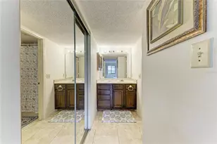 5200 Lake Village Dr, Sarasota, FL 34235 - Photo 17