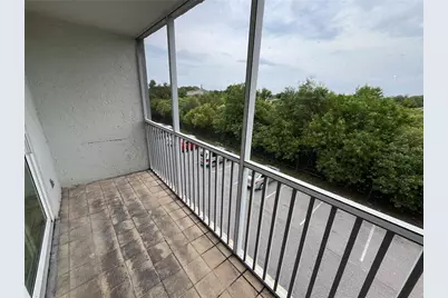 2610 Coconut Bay Ln Lane #733, Sarasota, FL 34237 - Photo 5