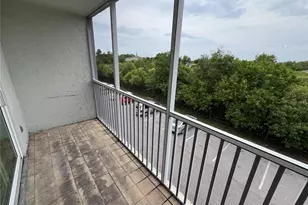 2610 Coconut Bay Ln Ln, Sarasota, FL 34237 - Photo 5