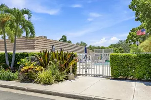 2327 Waterbluff Pl, Sarasota, FL 34231 - Photo 39