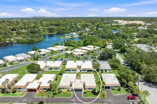 2327 Waterbluff Pl, Sarasota, FL 34231 - Photo 3