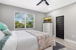 3827 Parkridge Cir, Sarasota, FL 34243 - Photo 19