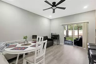 3827 Parkridge Cir, Sarasota, FL 34243 - Photo 9