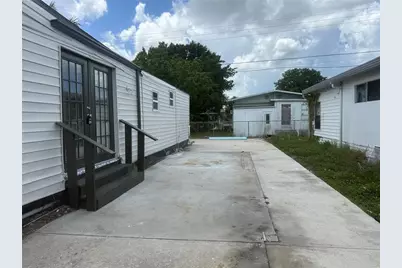 512 51st Avenue Drive W, Bradenton, FL 34207 - Photo 3