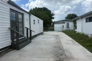 512 51st Ave Dr W, Bradenton, FL 34207 - Photo 3