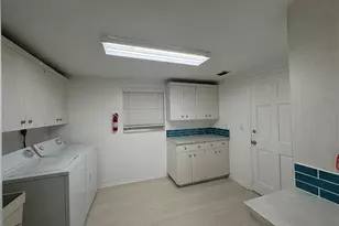3276 Brunswick Ln, Sarasota, FL 34239 - Photo 17