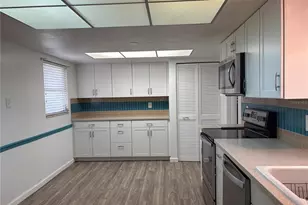 3276 Brunswick Ln, Sarasota, FL 34239 - Photo 13