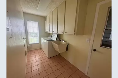 4242 Oakhurst Circle E, Sarasota, FL 34233 - Photo 11