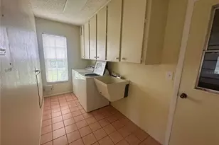 4242 Oakhurst Cir E, Sarasota, FL 34233 - Photo 11