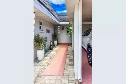 1900 Benjamin Franklin Drive, Sarasota, FL 34236 - Photo 5