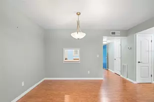 1310 Glen Oaks Dr E, Sarasota, FL 34232 - Photo 5