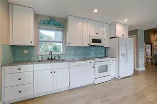3214 N Seclusion Dr, Sarasota, FL 34239 - Photo 17