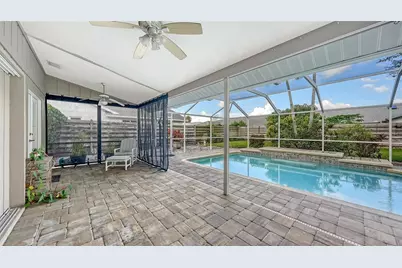 4494 Diamond Circle E, Sarasota, FL 34233 - Photo 5