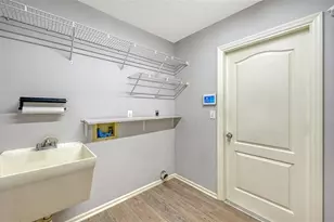 4494 Diamond Cir E, Sarasota, FL 34233 - Photo 29