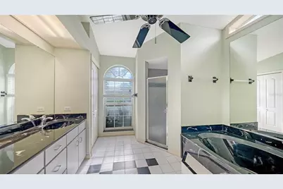 4494 Diamond Circle E, Sarasota, FL 34233 - Photo 21