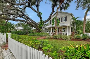 1685 6th St, Sarasota, FL 34236 - Photo 3