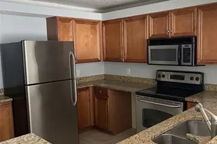 2755 Coconut Bay Ln Ln, Sarasota, FL 34237 - Photo 3