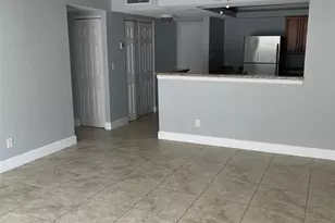 2755 Coconut Bay Ln Ln, Sarasota, FL 34237 - Photo 5
