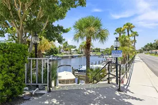 2740 Riverbluff Pkwy, Sarasota, FL 34231 - Photo 29