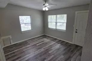 2425 Dixie Ave, Sarasota, FL 34234 - Photo 11