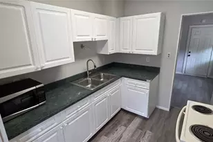 2425 Dixie Ave, Sarasota, FL 34234 - Photo 9