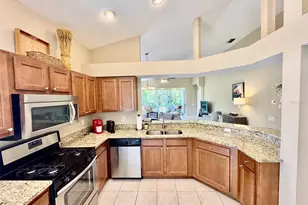 7330 Kensington Ct, Bradenton, FL 34201 - Photo 9