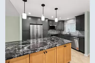 6470 Hollywood Boulevard #104, Sarasota, FL 34231 - Photo 5