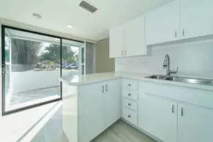 2139 Couver Dr, Sarasota, FL 34231 - Photo 9