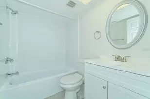 2139 Couver Dr, Sarasota, FL 34231 - Photo 13