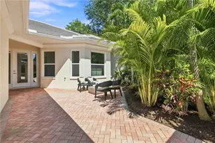 1354 Tearose Pl, Sarasota, FL 34239 - Photo 5
