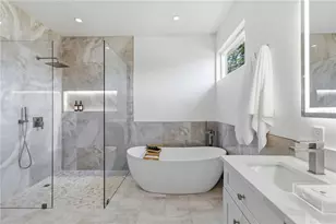 1354 Tearose Pl, Sarasota, FL 34239 - Photo 31