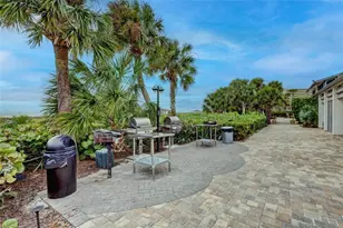 1141 W Peppertree Dr, Sarasota, FL 34242 - Photo 41