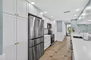 1141 W Peppertree Dr, Sarasota, FL 34242 - Photo 45
