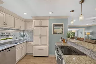 1141 W Peppertree Dr, Sarasota, FL 34242 - Photo 15