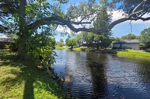 7708 NW 9th Ave Dr, Bradenton, FL 34209 - Photo 3