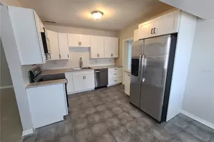 5000 35th Ave N, Saint Petersburg, FL 33710 - Photo 9