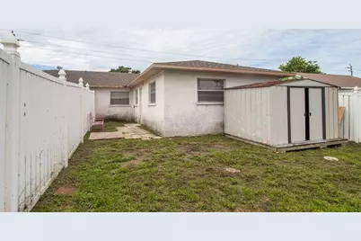 2809 47th Avenue W, Bradenton, FL 34207 - Photo 11