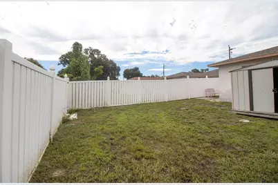 2809 47th Avenue W, Bradenton, FL 34207 - Photo 9