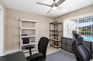 5833 Carriage Dr, Sarasota, FL 34243 - Photo 17