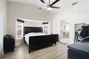 5833 Carriage Dr, Sarasota, FL 34243 - Photo 21