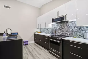 5833 Carriage Dr, Sarasota, FL 34243 - Photo 15