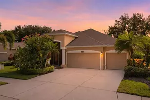 295 Londonderry Dr, Sarasota, FL 34240 - Photo 1