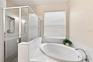 295 Londonderry Dr, Sarasota, FL 34240 - Photo 23