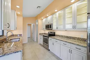 214 Southampton Dr, Venice, FL 34293 - Photo 9