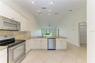 6085 Clubside Dr, Sarasota, FL 34243 - Photo 15
